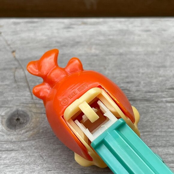 VINTAGE 90s 🍭 PEBBLES PEZ DISPENSER . 1992 FLINTSTONES MEMORABILIA . RETRO CANDY - Picture 14 of 16